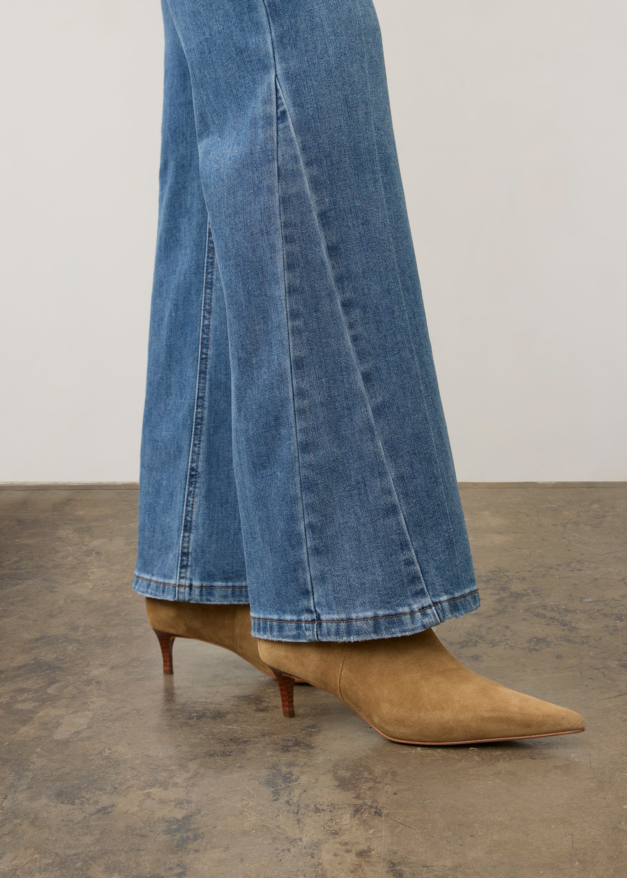 BOOTLEG DENIM | OLIVIA: MEDIUM WASH