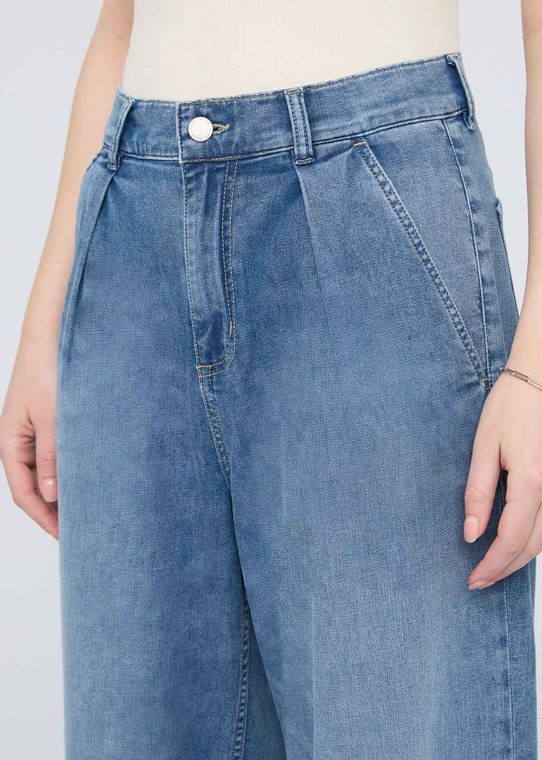 JEANS | PERFORMANCE DENIM LITE PLEATED PANT-Denim-DUER-Coriander