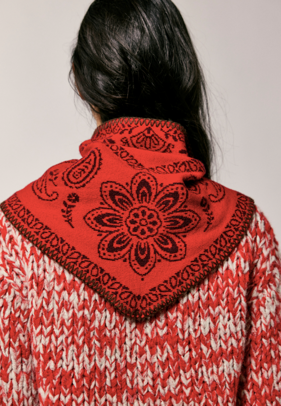KNITTED TRIANGLE SCARF | CARMEN