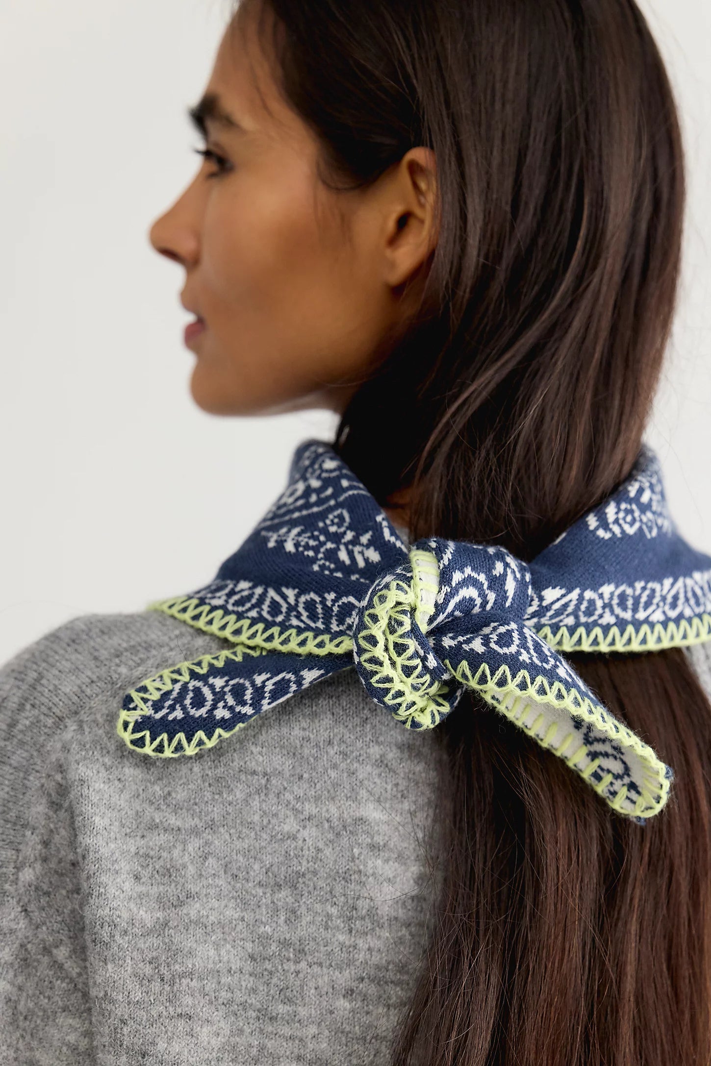 KNITTED TRIANGLE SCARF | CARMEN