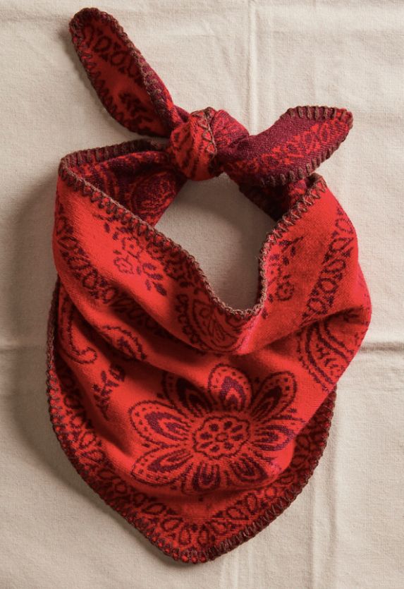 KNITTED TRIANGLE SCARF | CARMEN