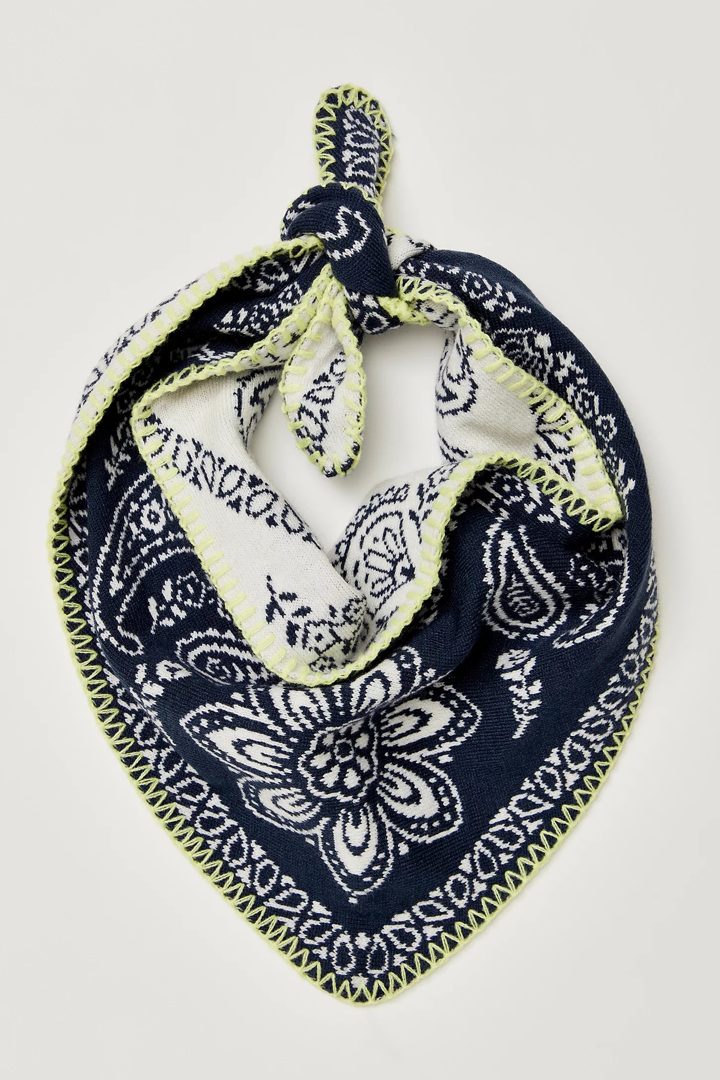 KNITTED TRIANGLE SCARF | CARMEN