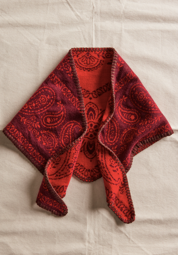 KNITTED TRIANGLE SCARF | CARMEN
