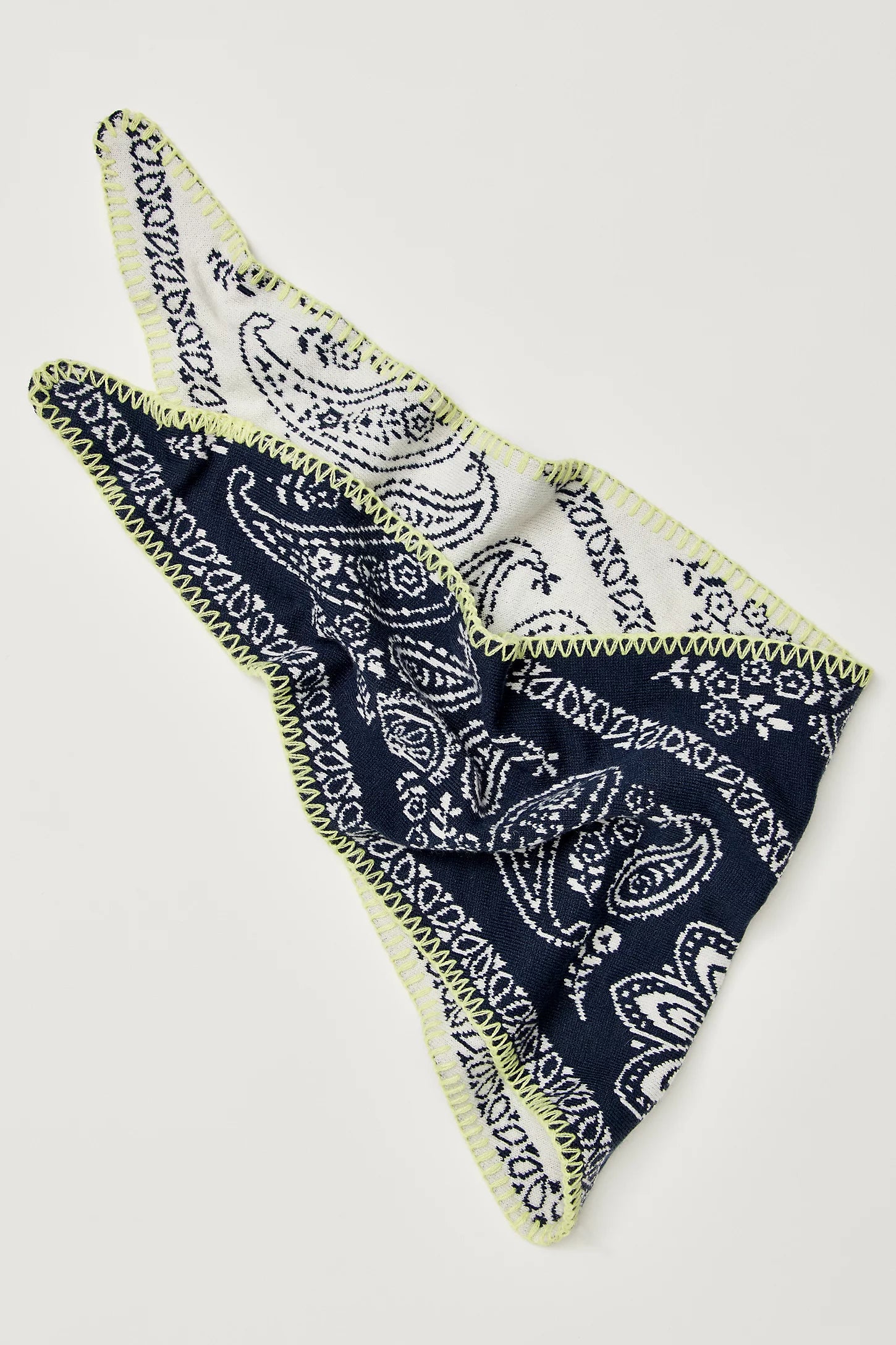 KNITTED TRIANGLE SCARF | CARMEN