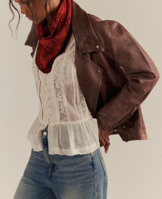 KNITTED TRIANGLE SCARF | CARMEN