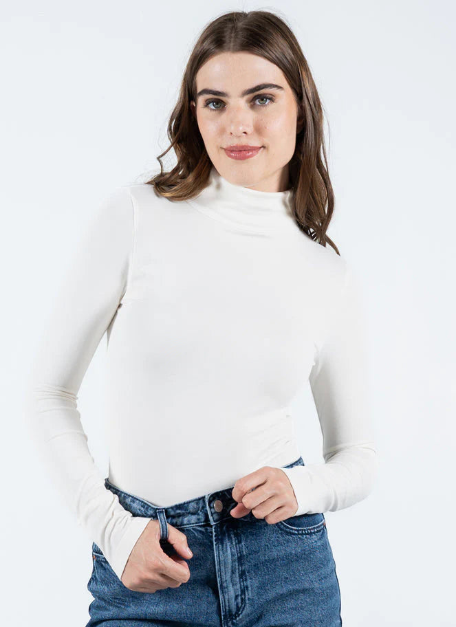 TURTLENECK TOP | BAMBOO SHORT-Basics-CEST MOI-ONE-Ivory-Coriander