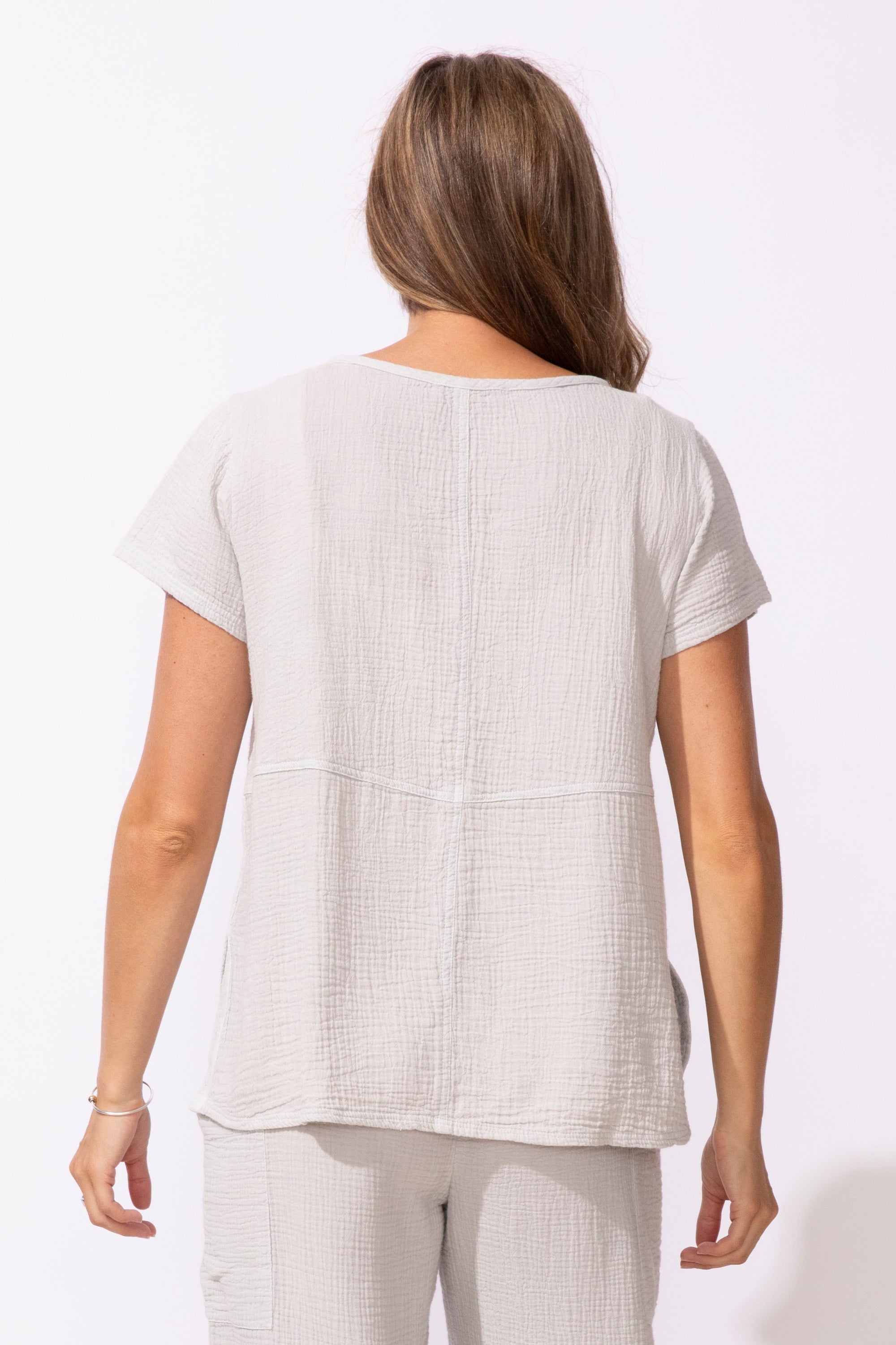 V-NECK TEE | RETREAT-Top-ESCAPE-Coriander
