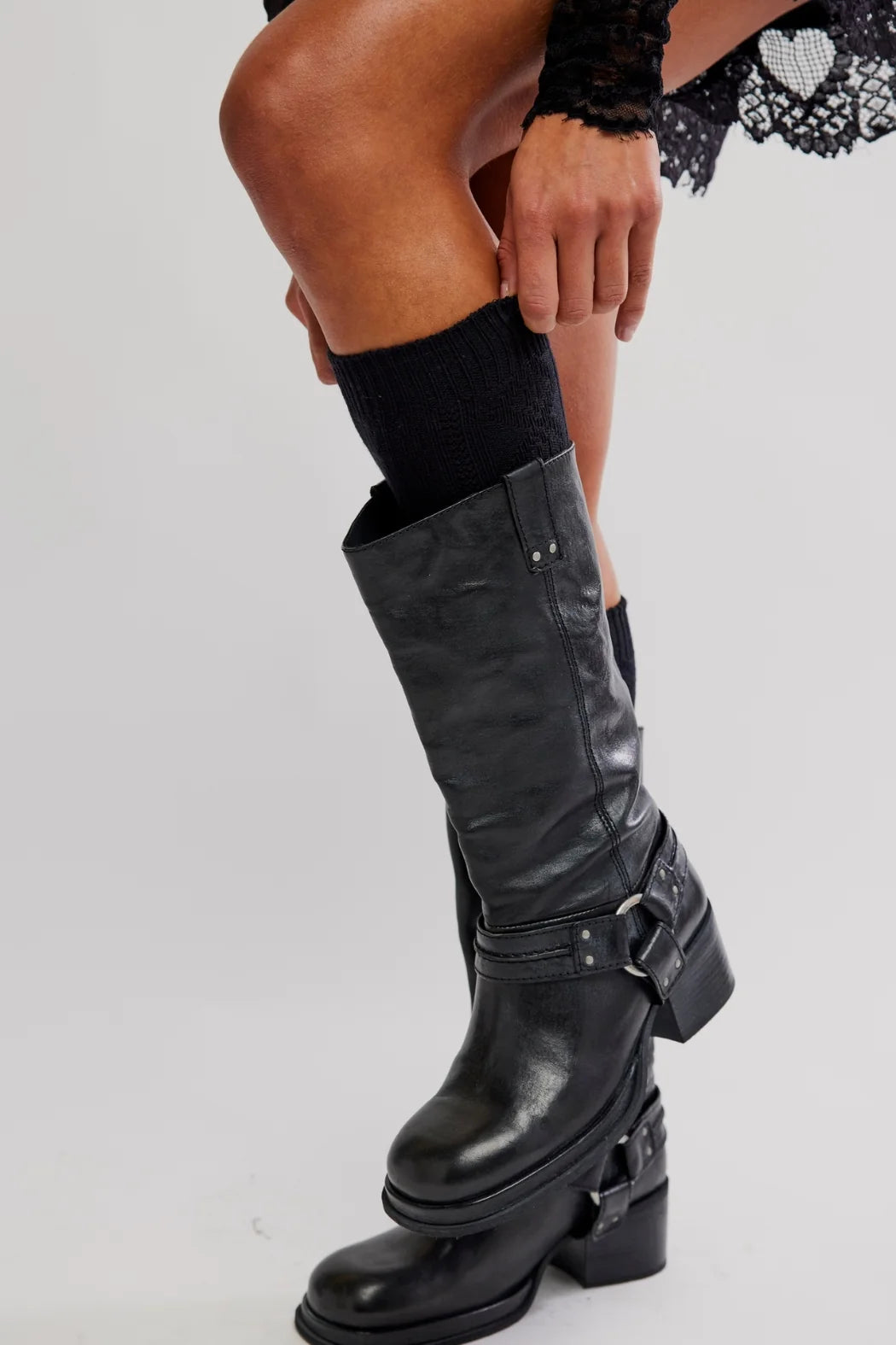 WOMEN'S SOCKS | ESSENTIAL KNEE HIGH